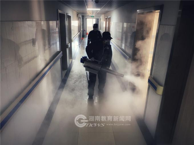 湖南工业职院：践行雷锋精神 青年学子共同战“疫”